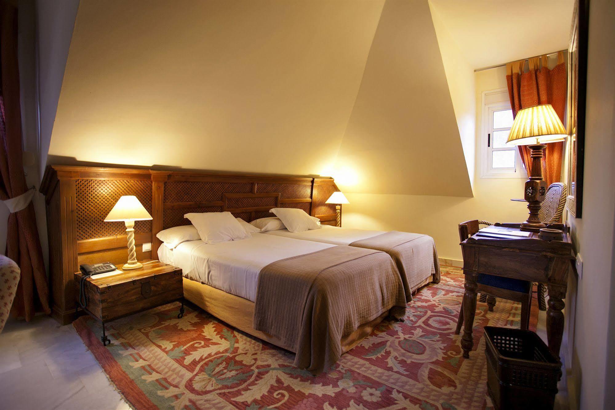 Hotel Hacienda Montenmedio 4*